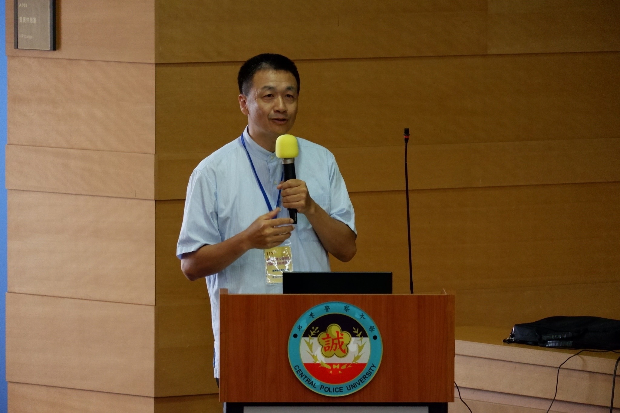 第二場次研討會主講人陳副教授俊宏發表「警察職權行使法二十週年回顧與展望」