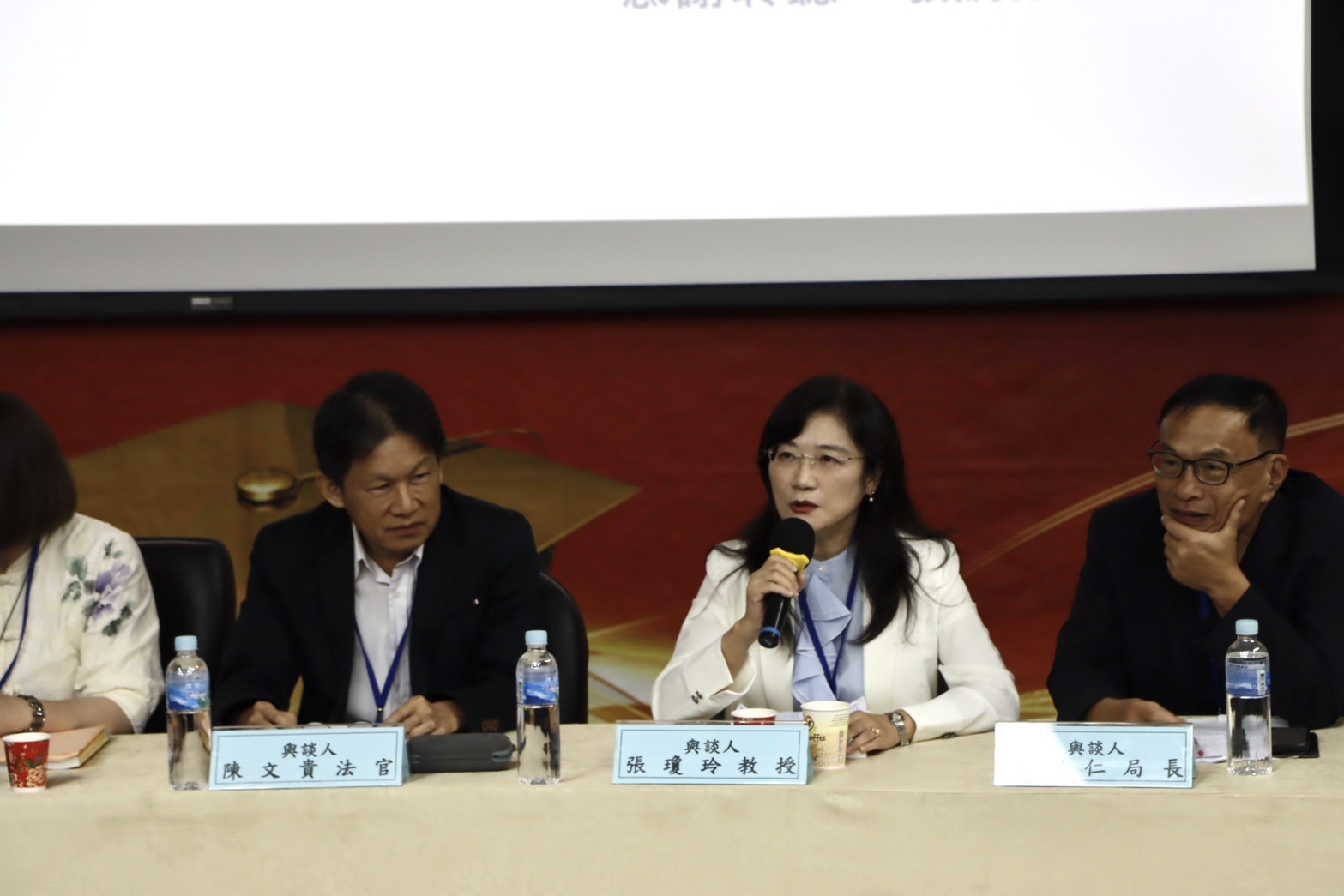 從「官僚鐵籠」到「平庸之惡」-論民主制度德行教育的重要性：張教授瓊玲與談圖片